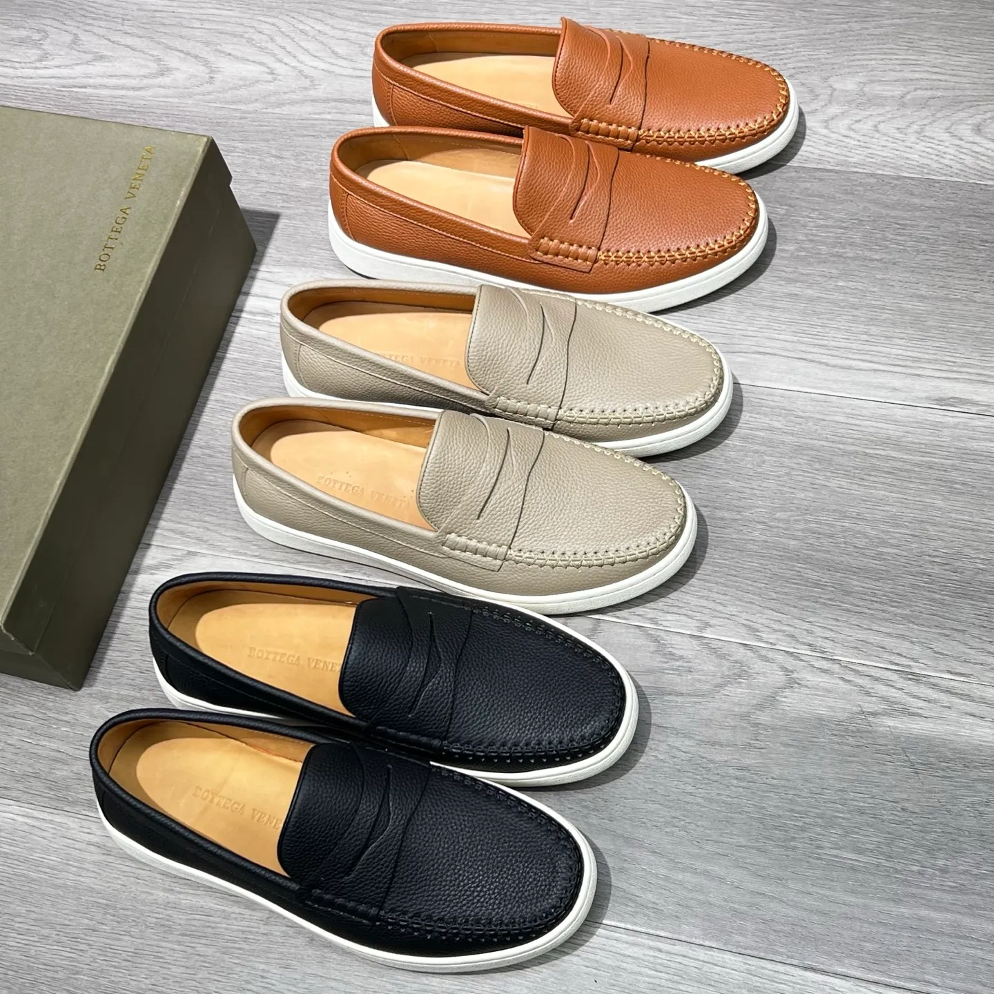 Ex-factory price 480 BV〰️Purely handmade classic men's beanie shoes👉👉driving shoes, slip-on shoes, made of Italian imported cowhide, 💕water-dyed cowhide lining, 🔊original outsole, waterproof platform design, comfortable for the feet. A good choice for traveling and driving, three colors available, code number: 38-44, (45 can be customized)
